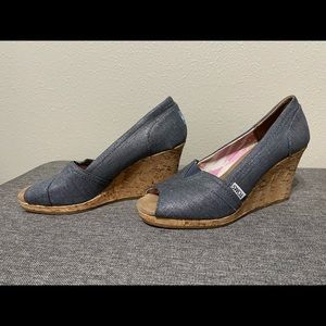 Toms Women’s Size 7.5W Peep Toe Wedge